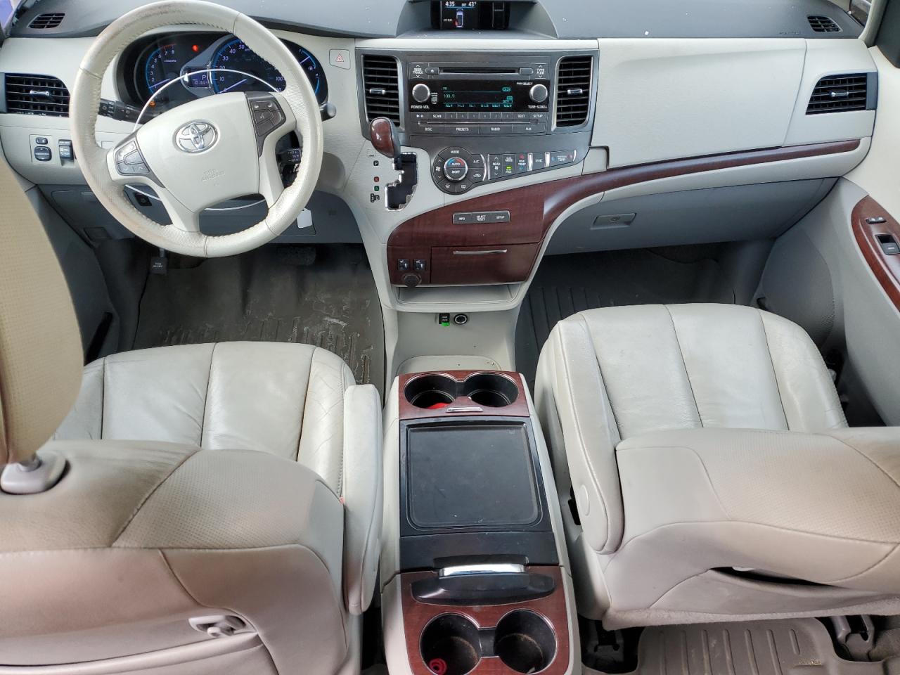 2012 Toyota Sienna - Image 8