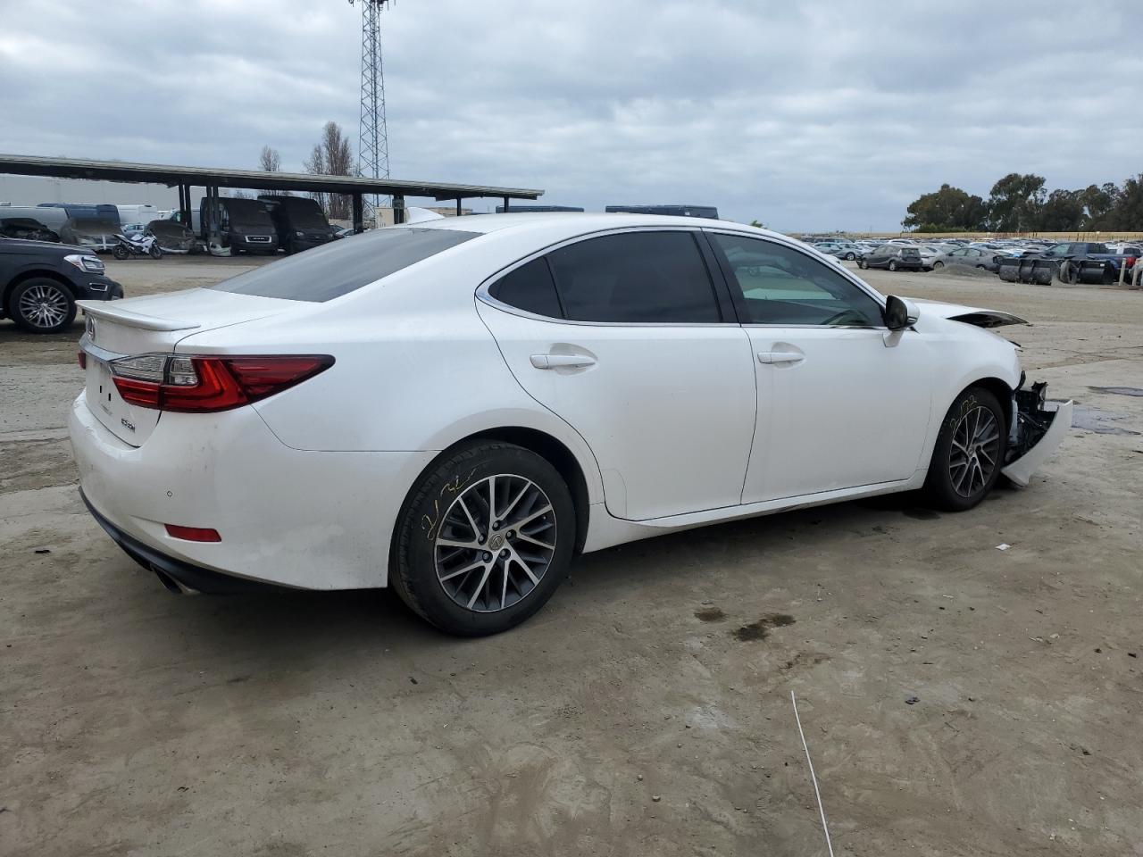 2016 Lexus ES - Image 3