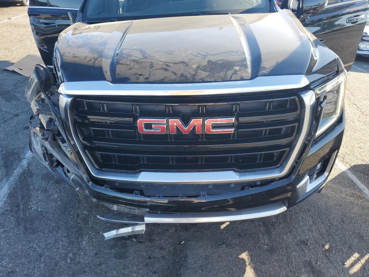 2021 GMC Yukon - Image 12