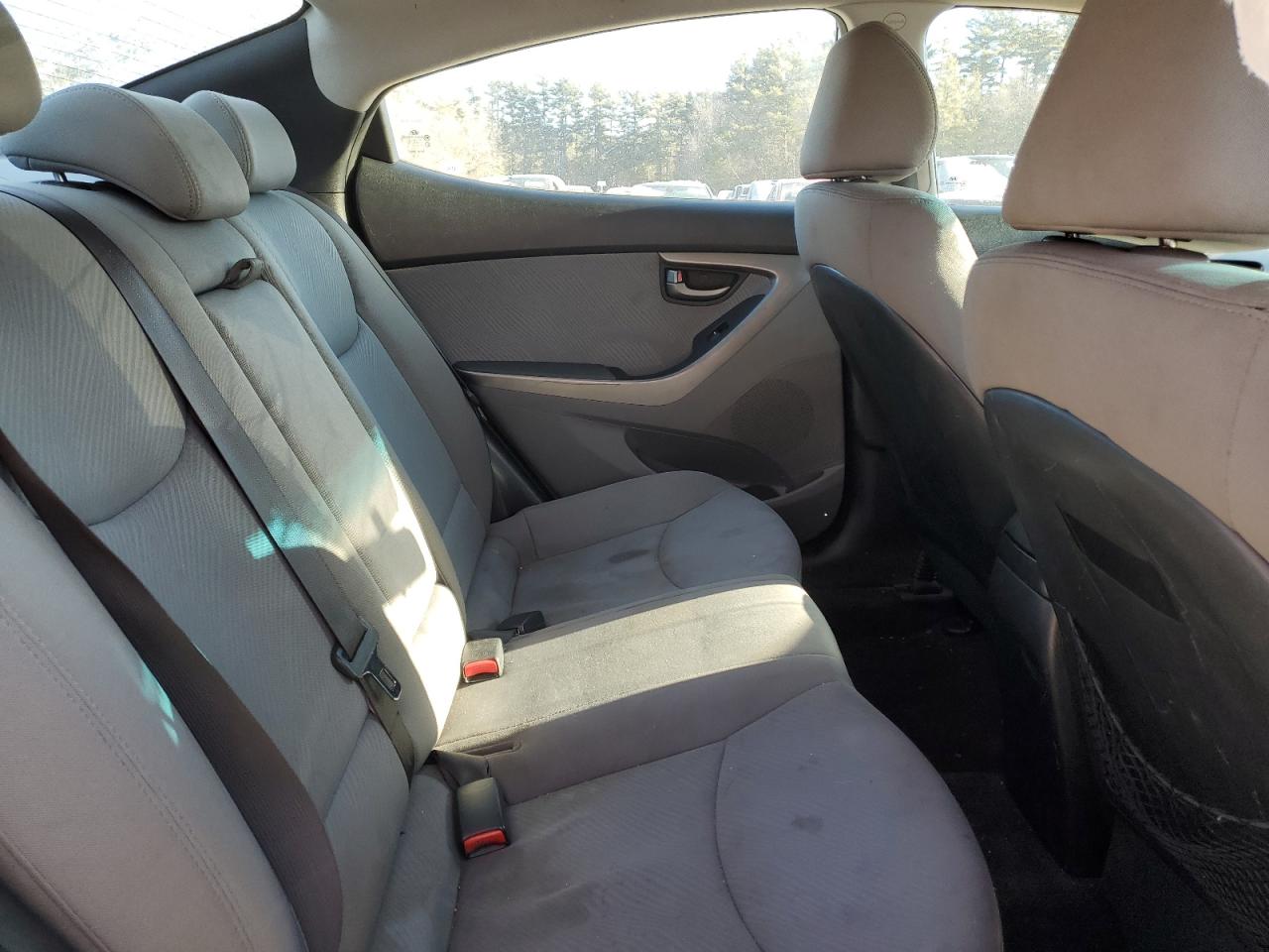 2013 Hyundai Elantra - Image 10