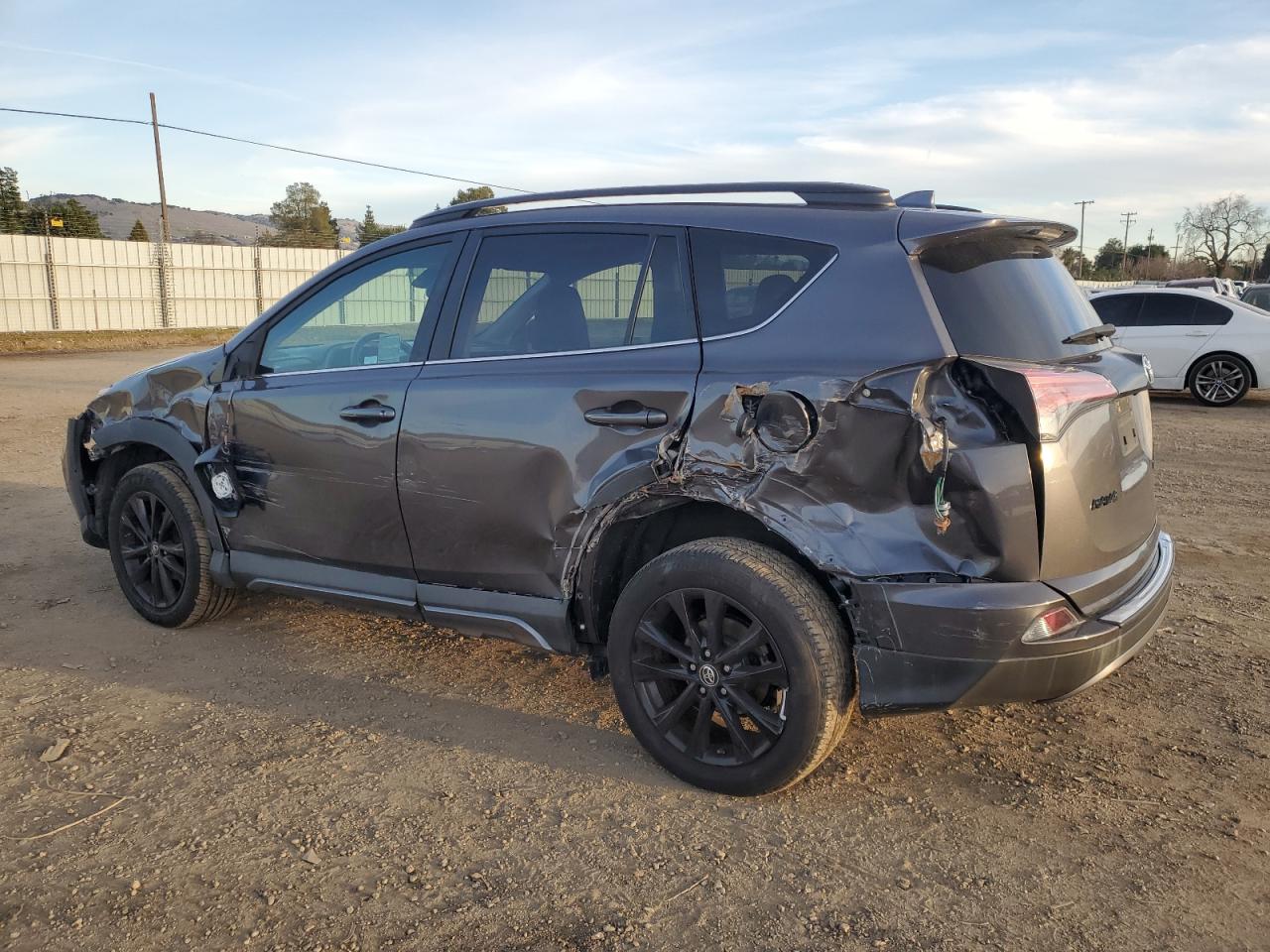 VIN 2T3RFREV5JW711740 2018 TOYOTA RAV4 no.2