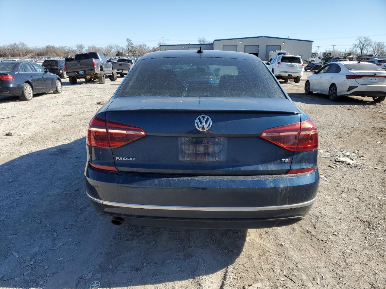 2018 Volkswagen Passat - Image 6