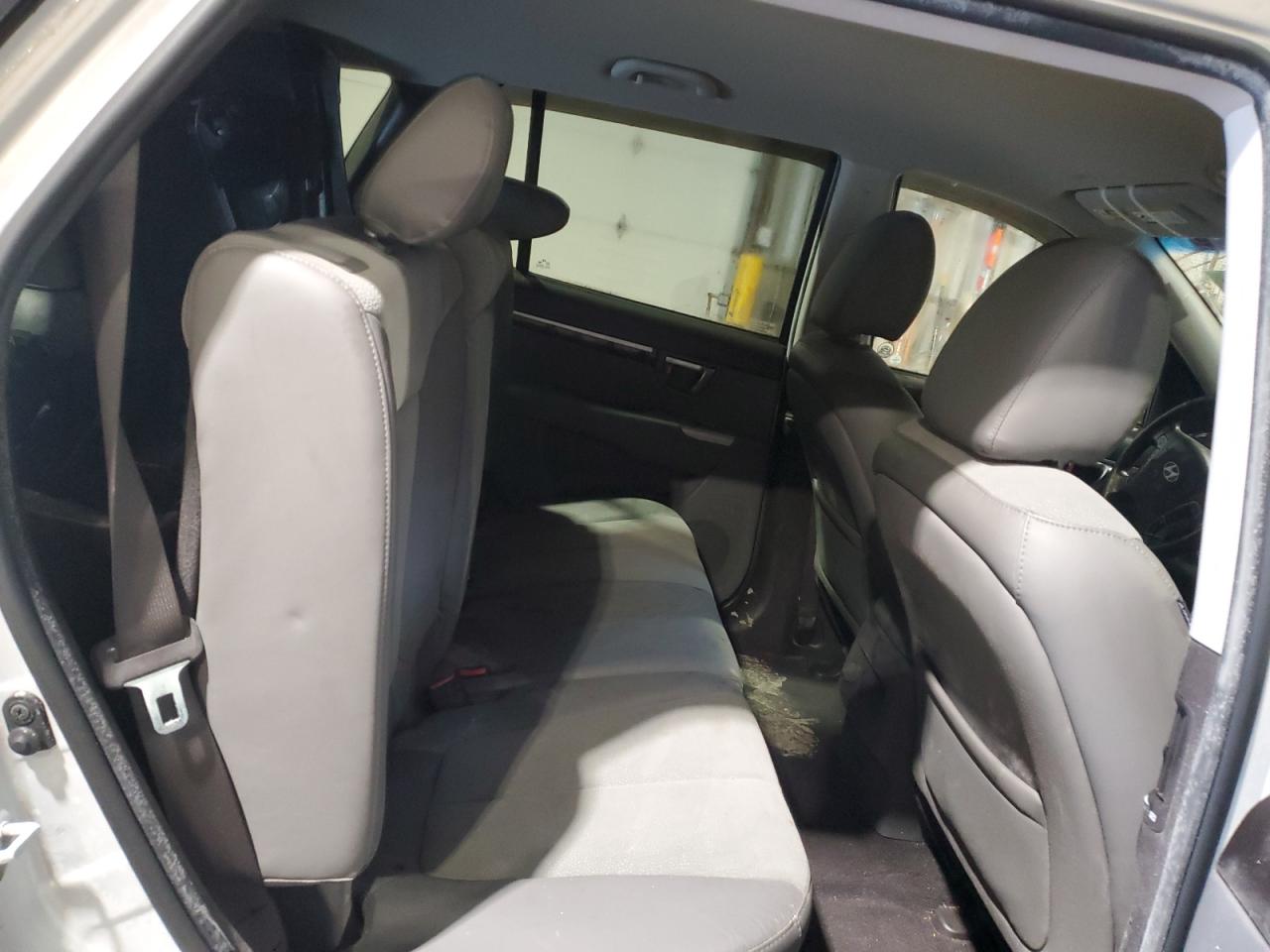 2011 Hyundai Santa Fe - Image 11