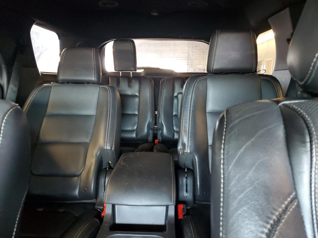 2015 Ford Explorer - Image 10