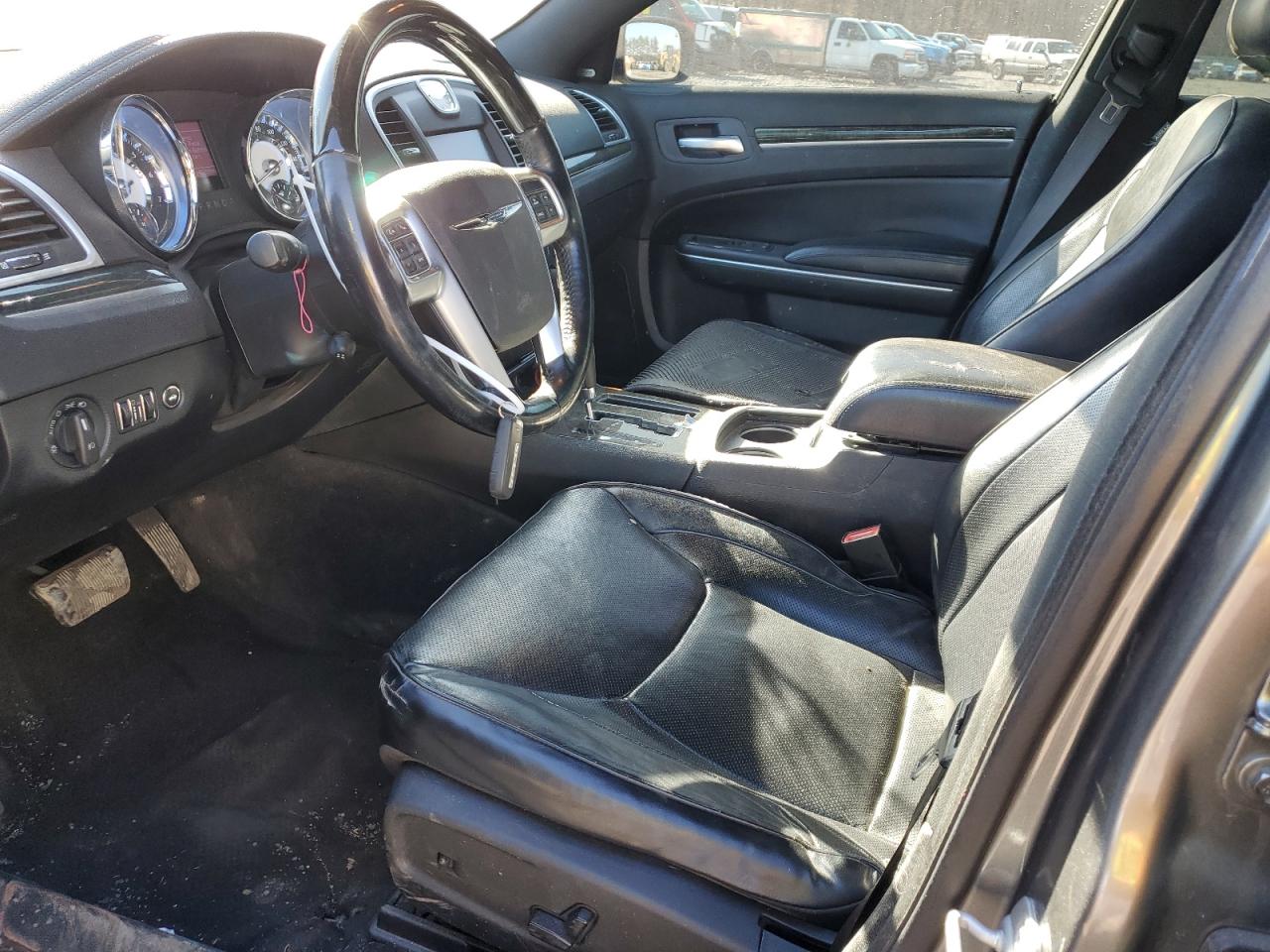 2011 Chrysler 300 - Image 7