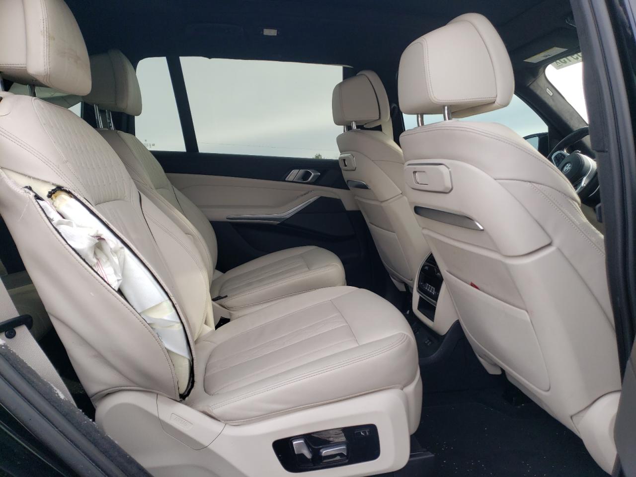 2024 BMW X7 - Image 12