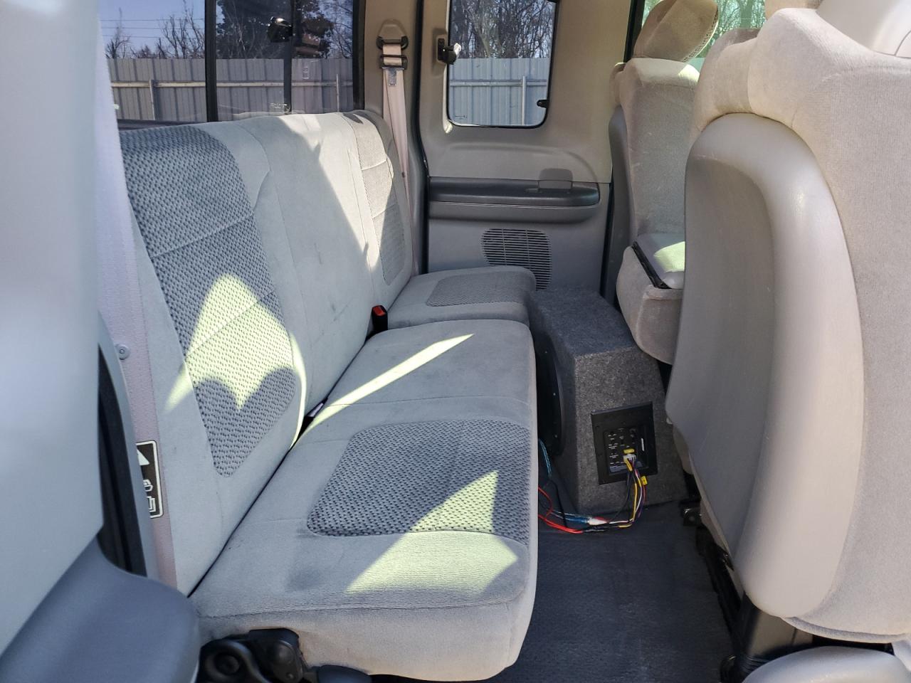 2001 Ford F250 - Image 10