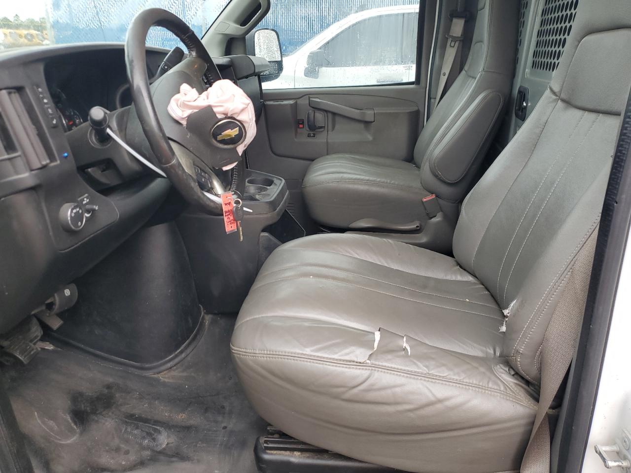 2017 Chevrolet Express - Image 7