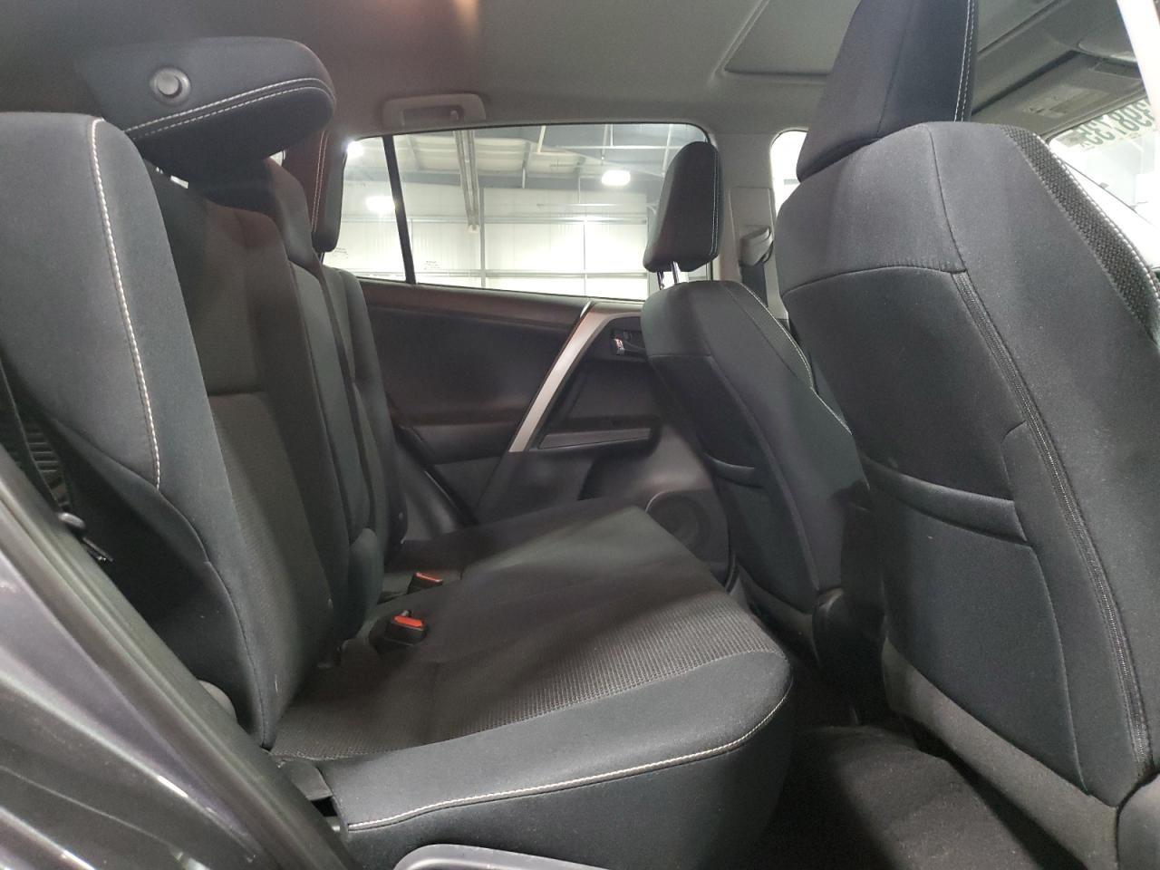 2016 Toyota RAV 4 - Image 11