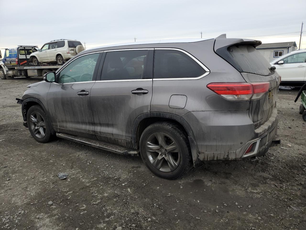 2017 Toyota Highlander - Image 2