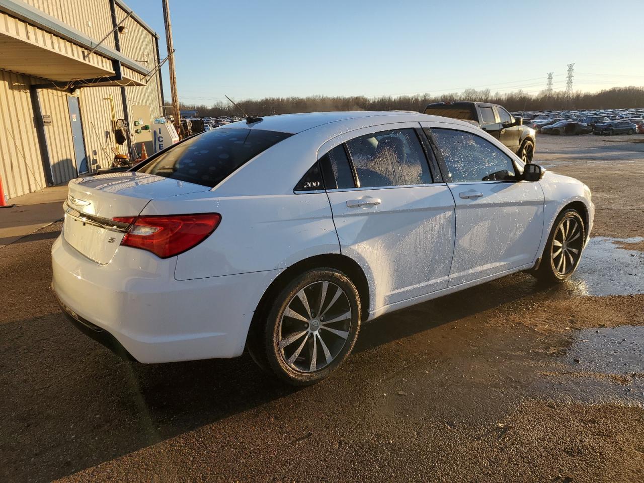 2013 Chrysler 200 - Image 3