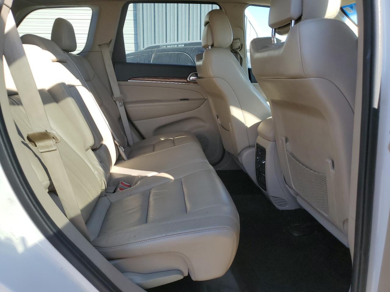 2012 Jeep Grand Cherokee - Image 11