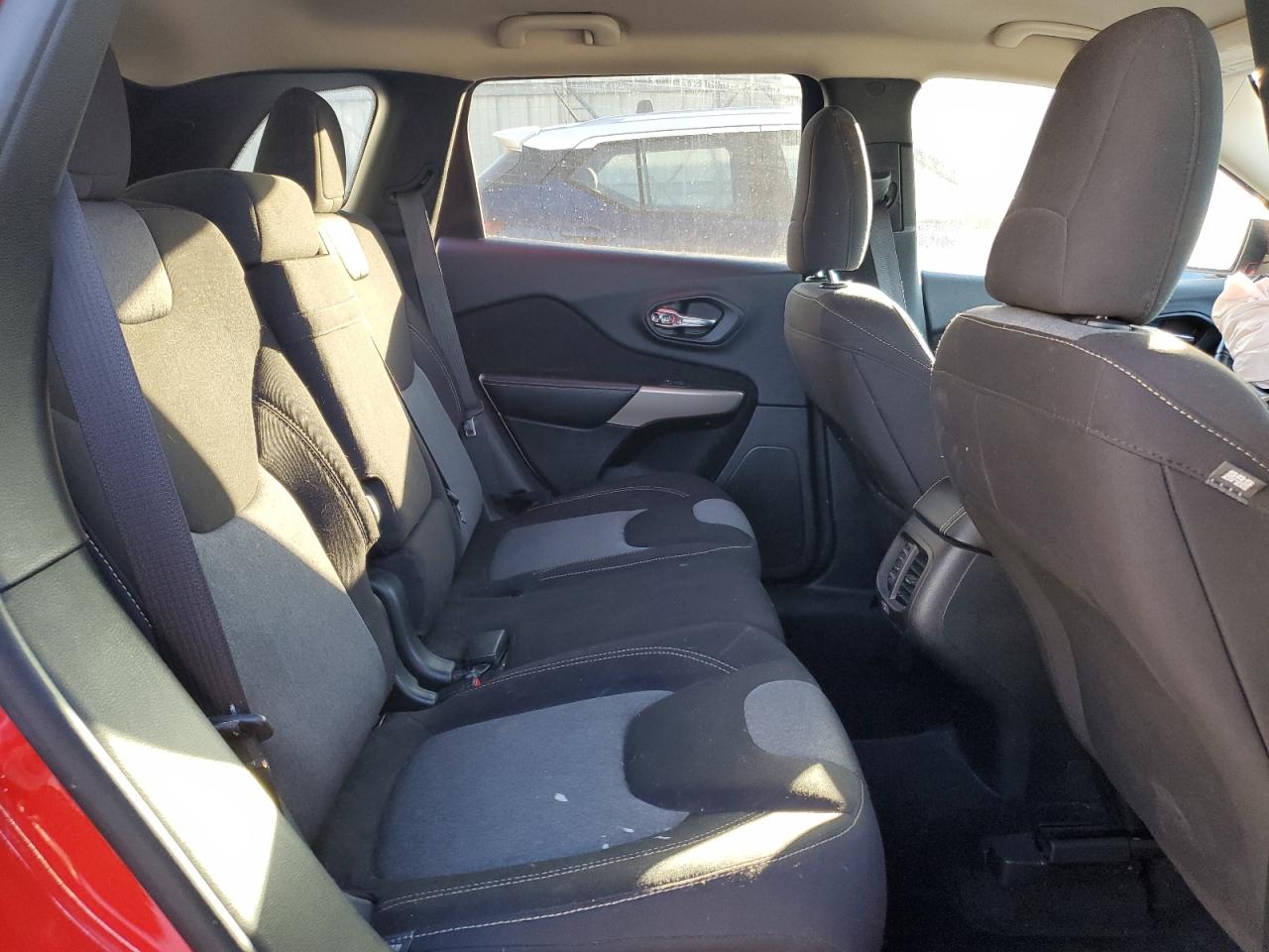 2018 Jeep Grand Cherokee - Image 11