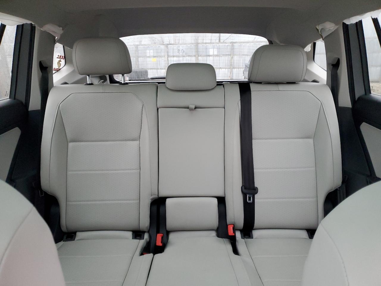 2021 Volkswagen Tiguan - Image 10