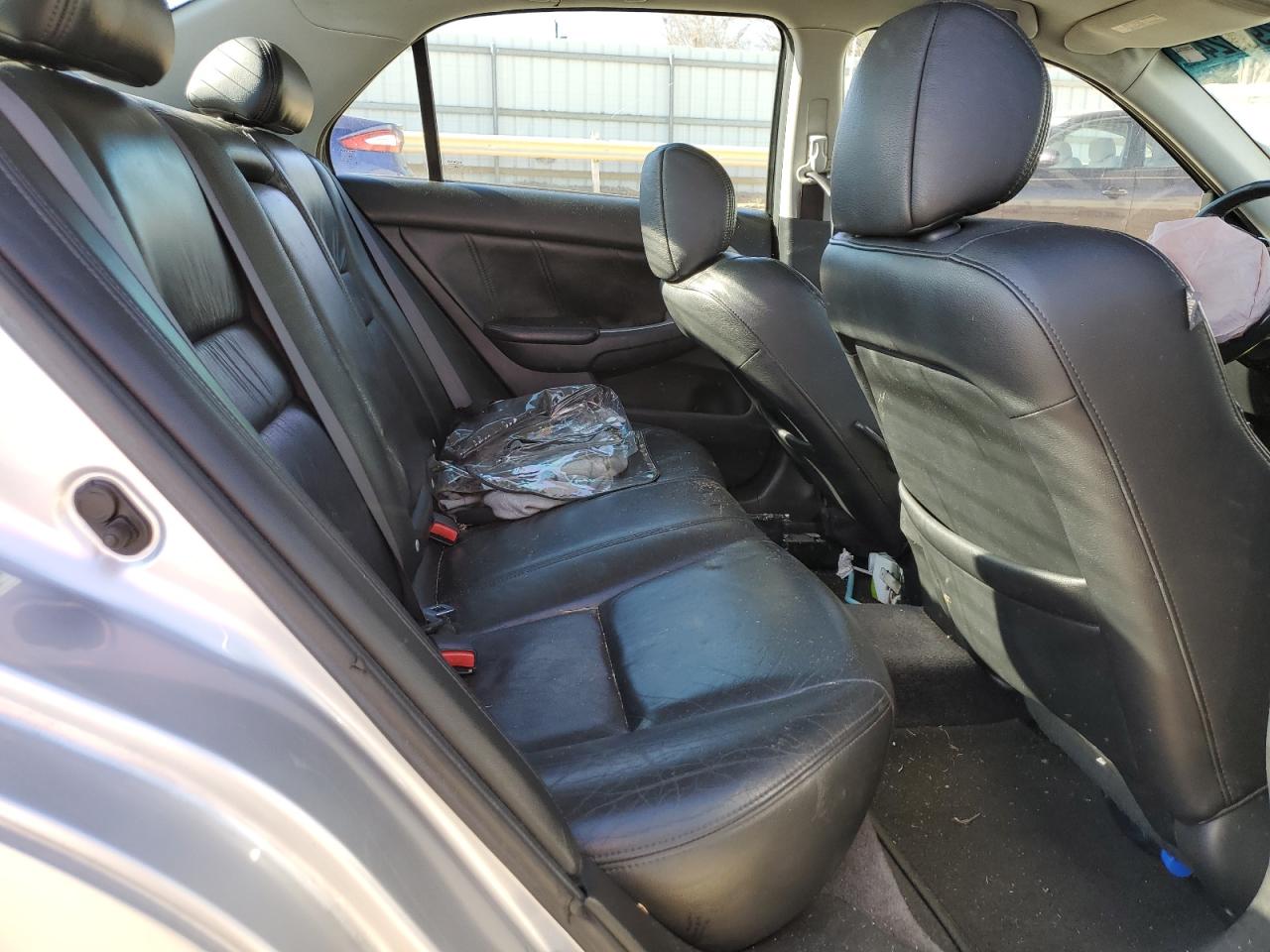 2003 Honda Accord - Image 11
