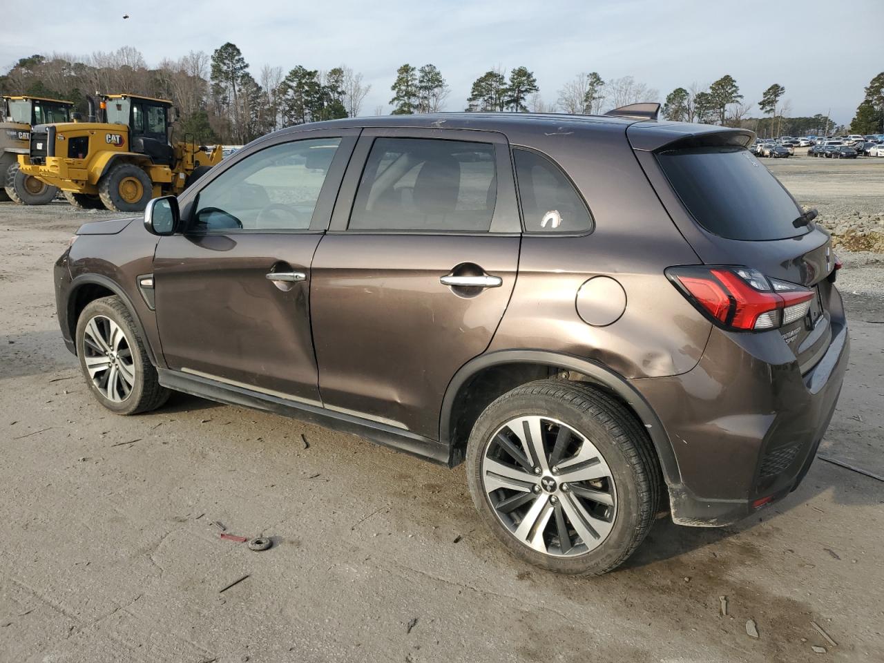 2021 Mitsubishi Outlander - Image 2
