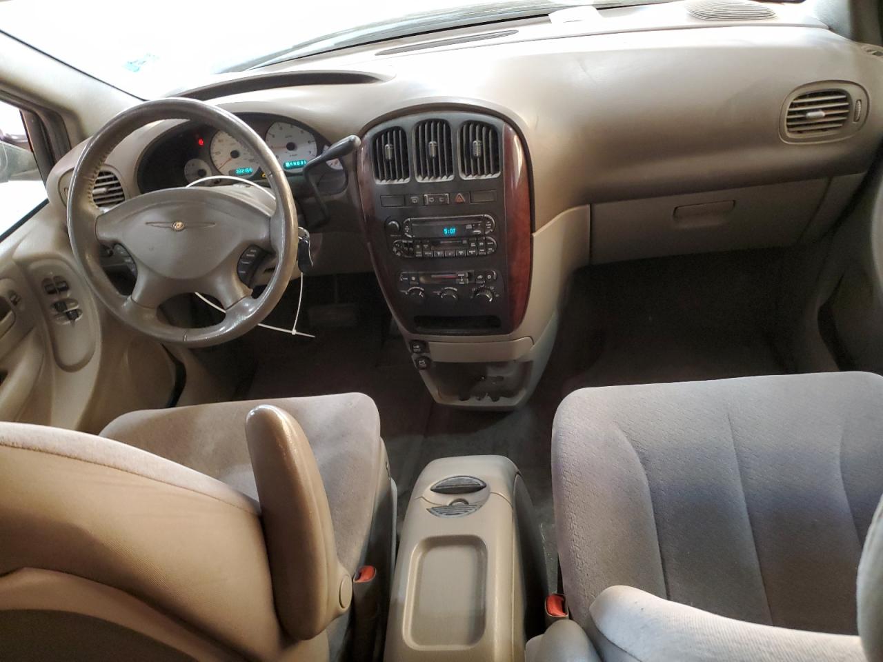 2003 Chrysler Town & Country - Image 8