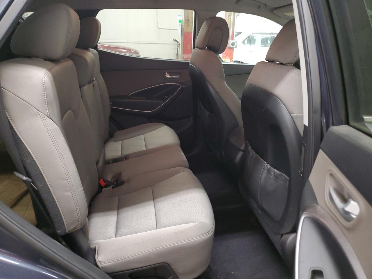2014 Hyundai Santa Fe - Image 11