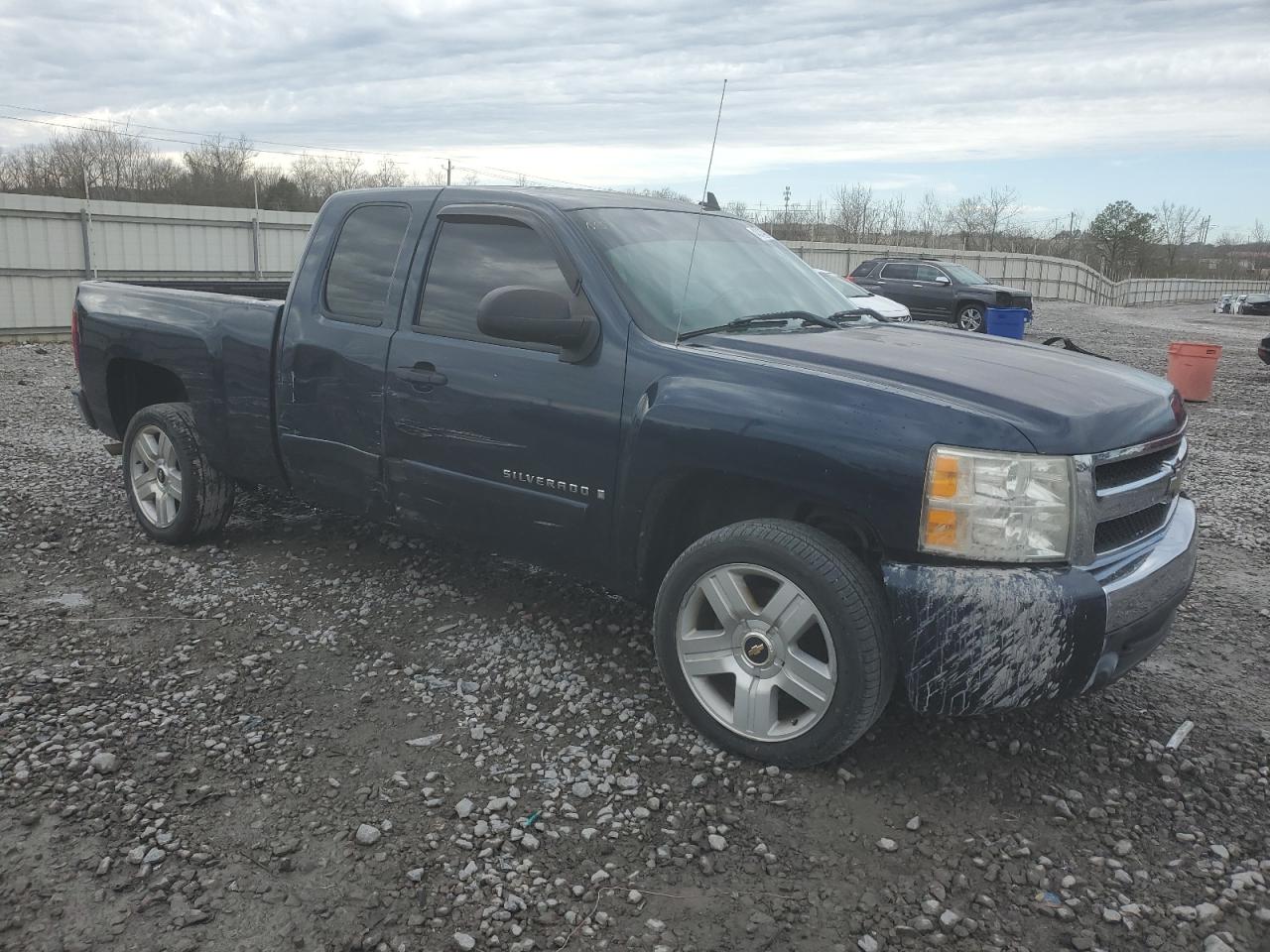 2007 Chevrolet Silverado - Image 4