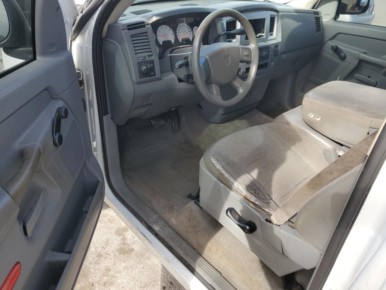 2006 Dodge RAM - Image 8