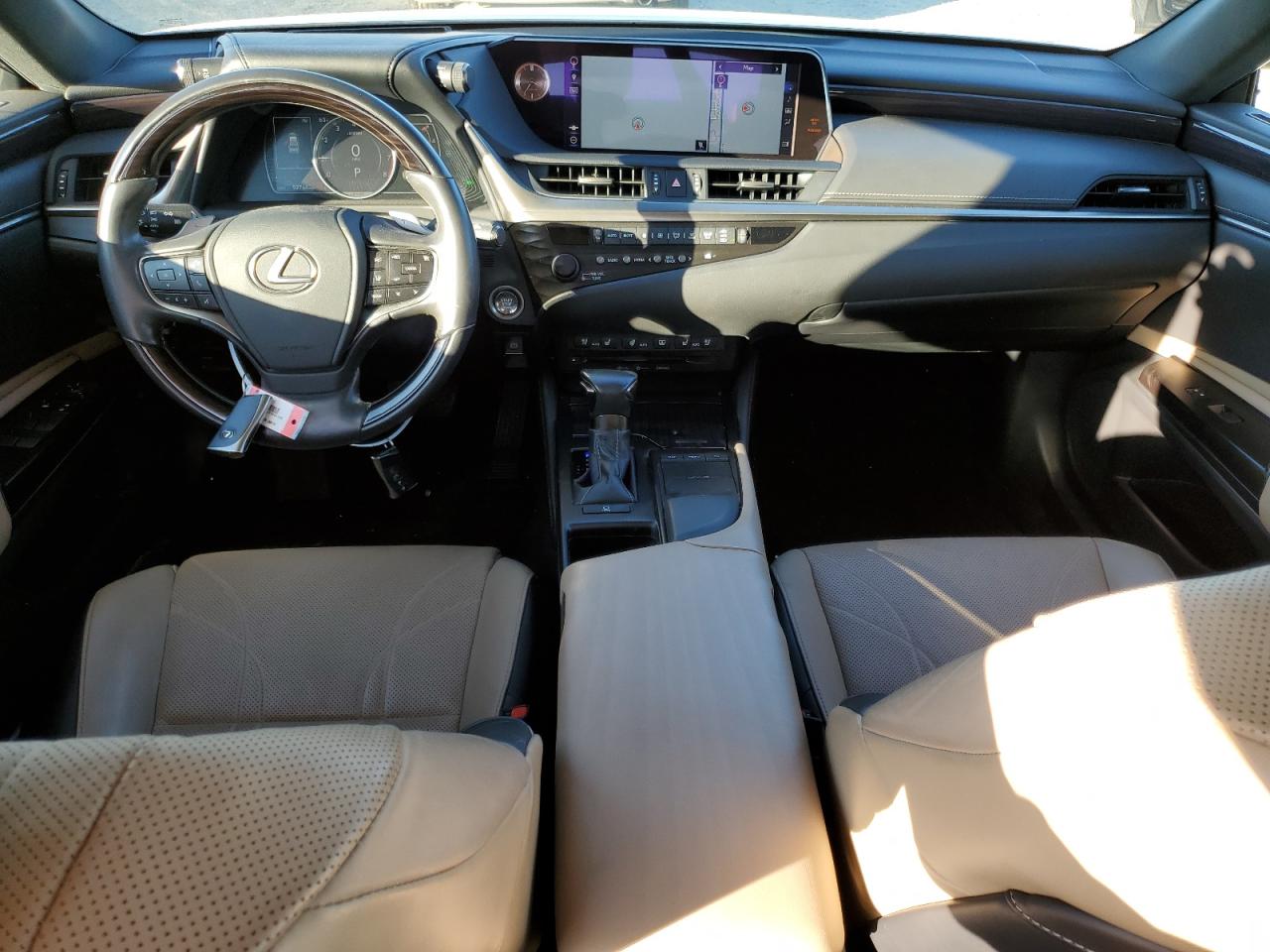 2019 Lexus ES - Image 8