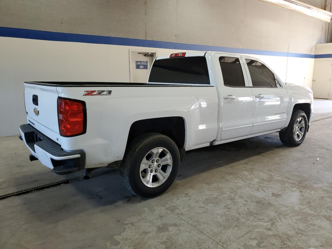 2016 Chevrolet Silverado - Image 3