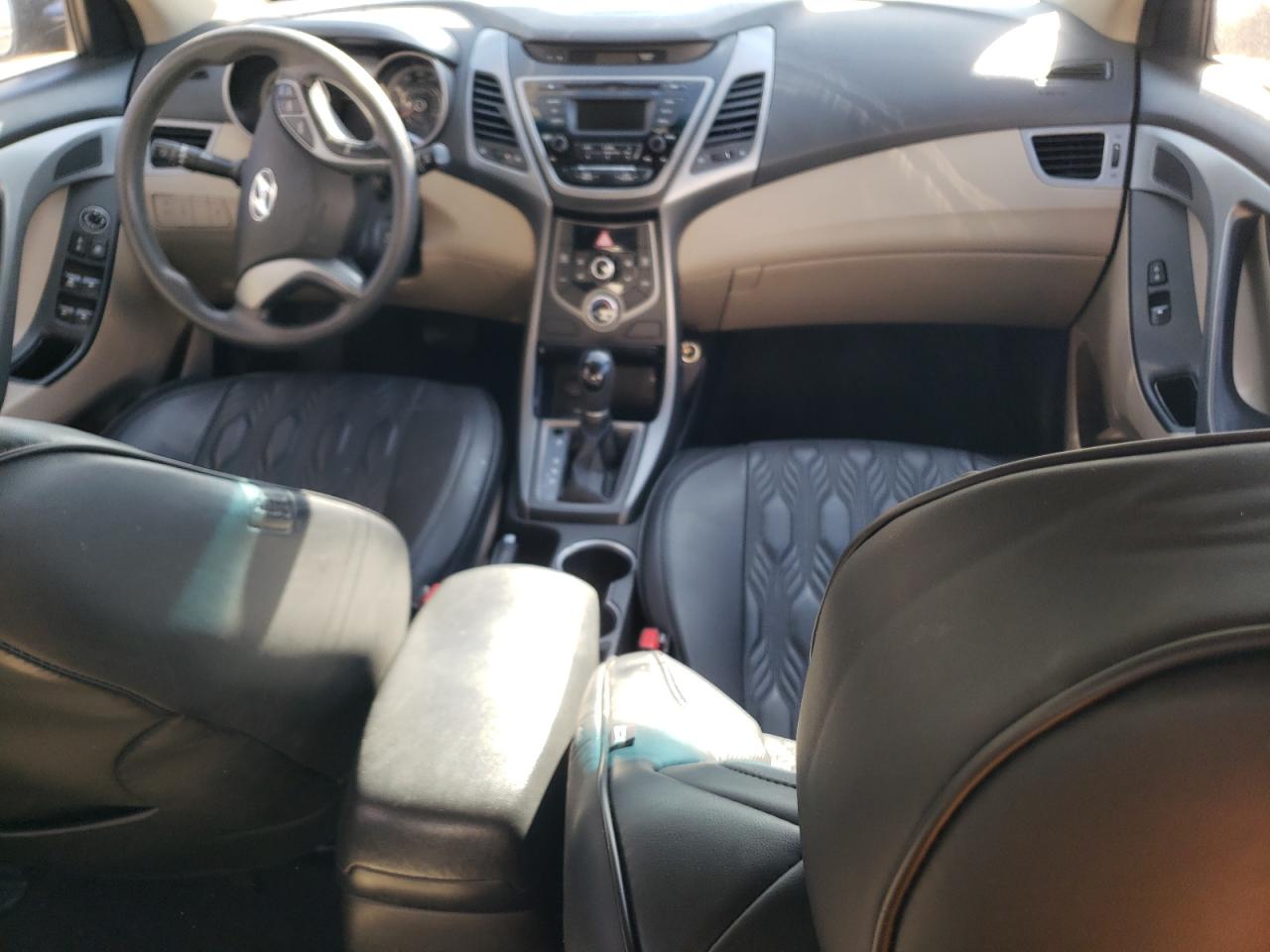 2016 Hyundai Elantra - Image 8