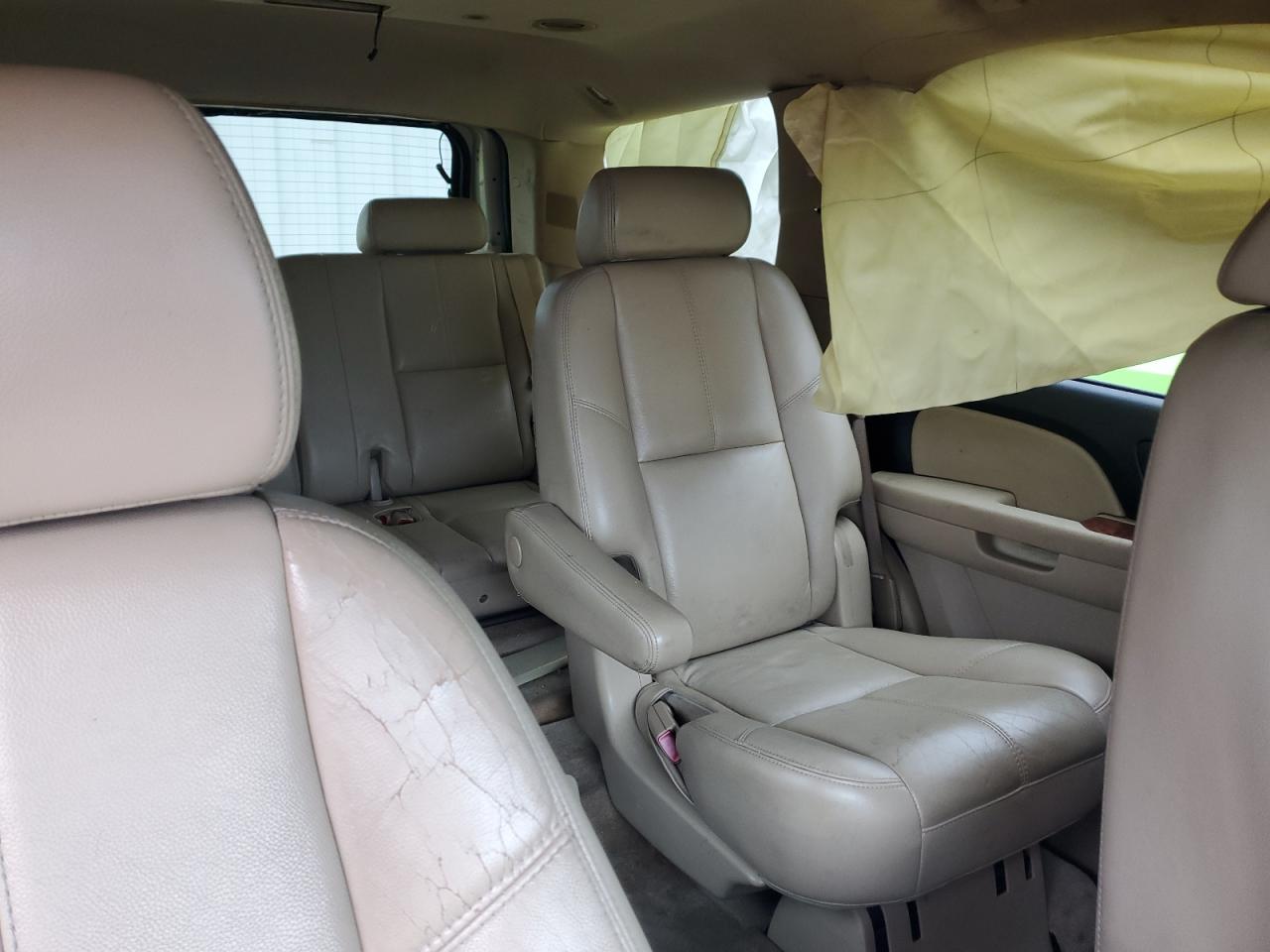 2007 Chevrolet Tahoe - Image 10