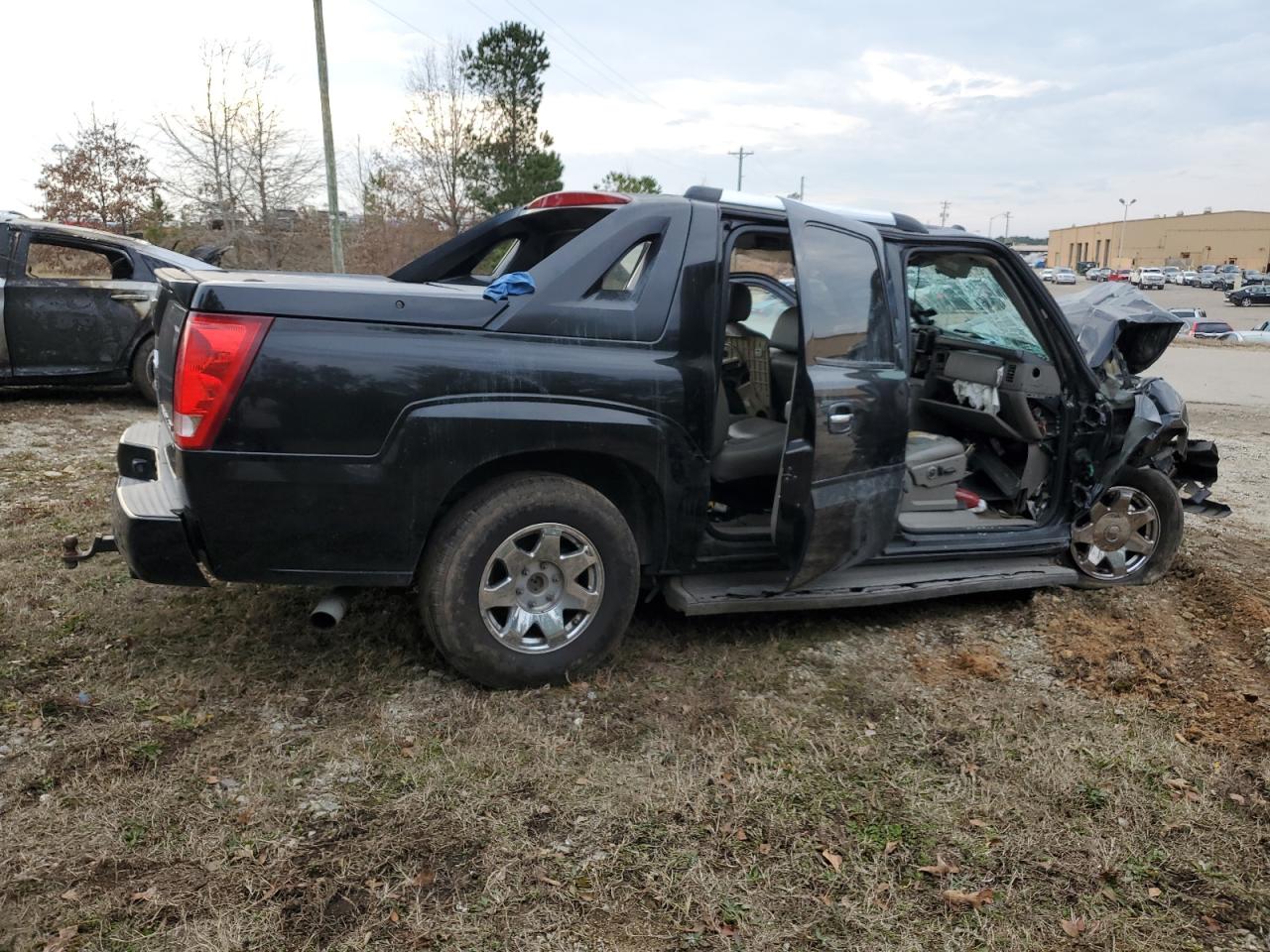 2005 Cadillac Escalade - Image 3