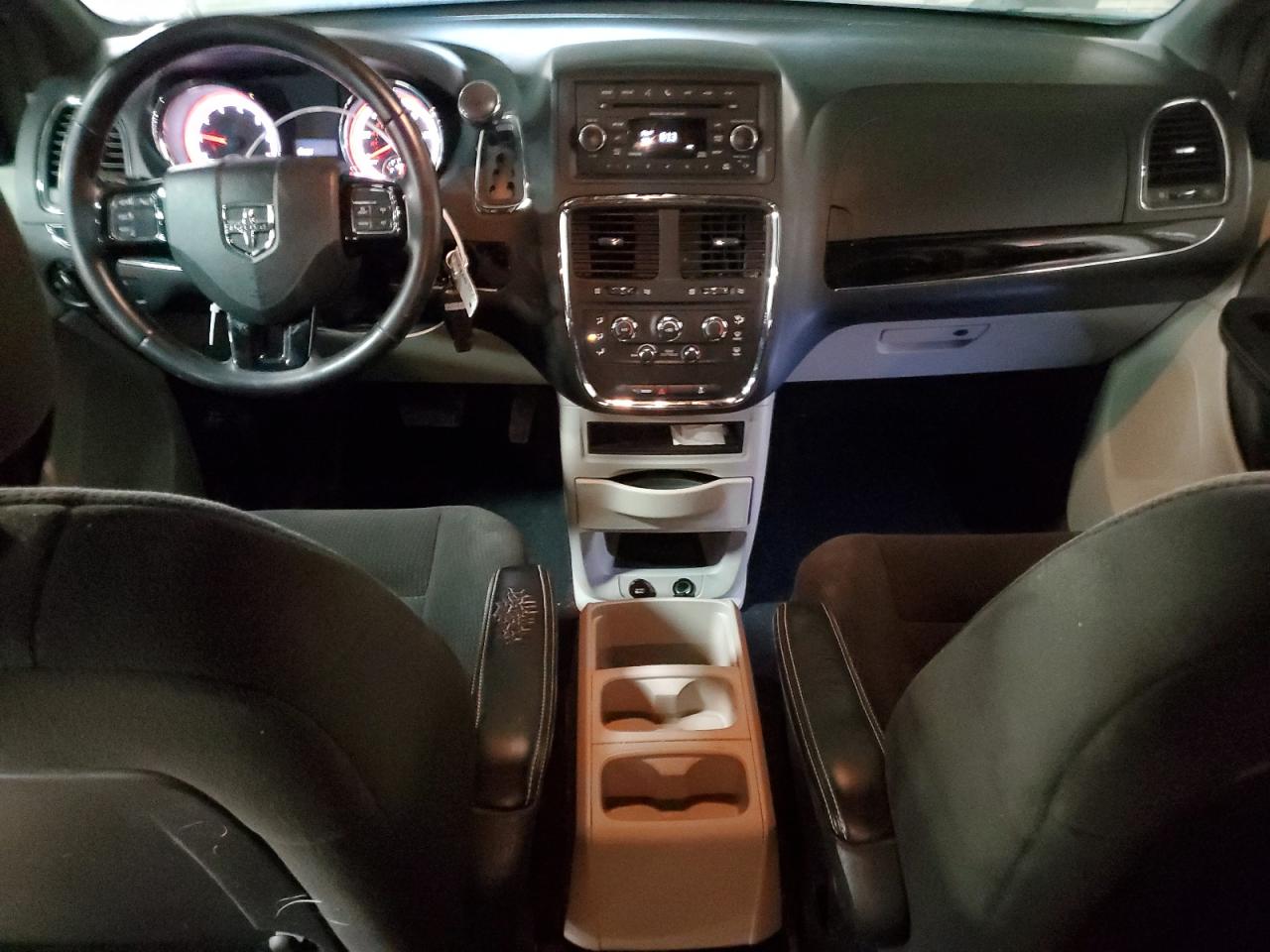 2017 Dodge Caravan - Image 8