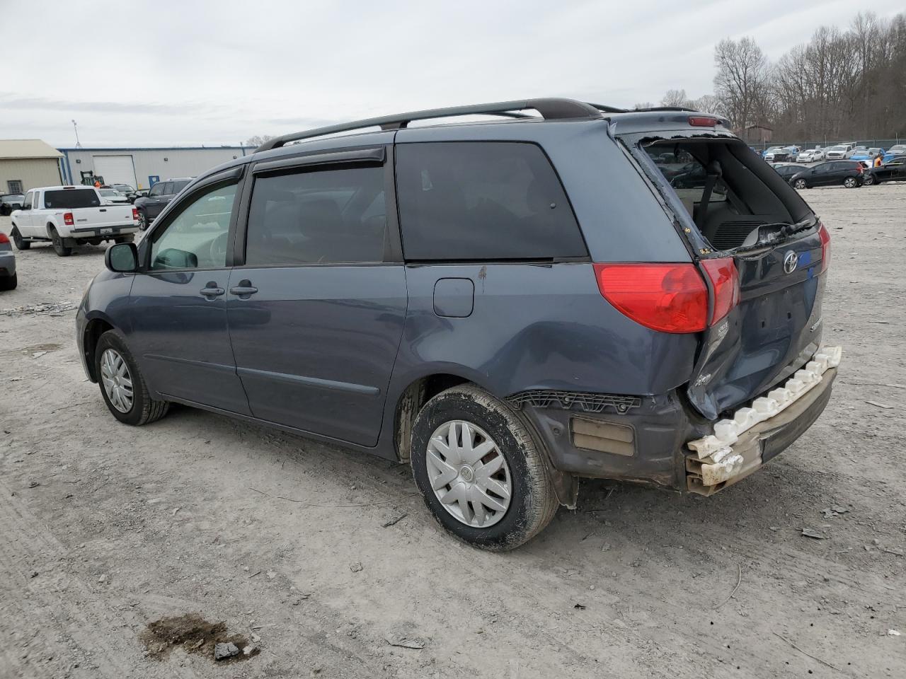 2006 Toyota Sienna - Image 2