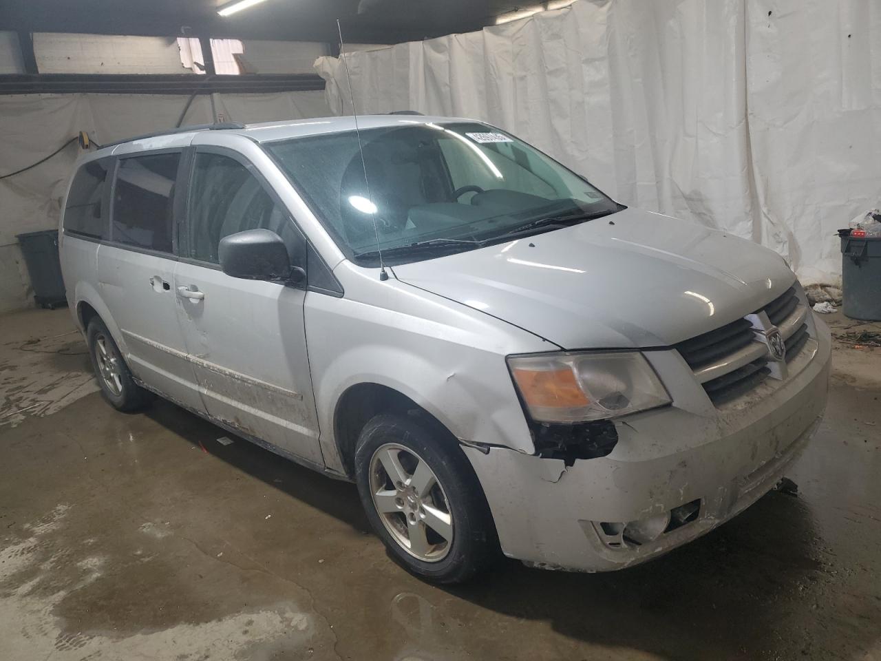 2010 Dodge Caravan - Image 4
