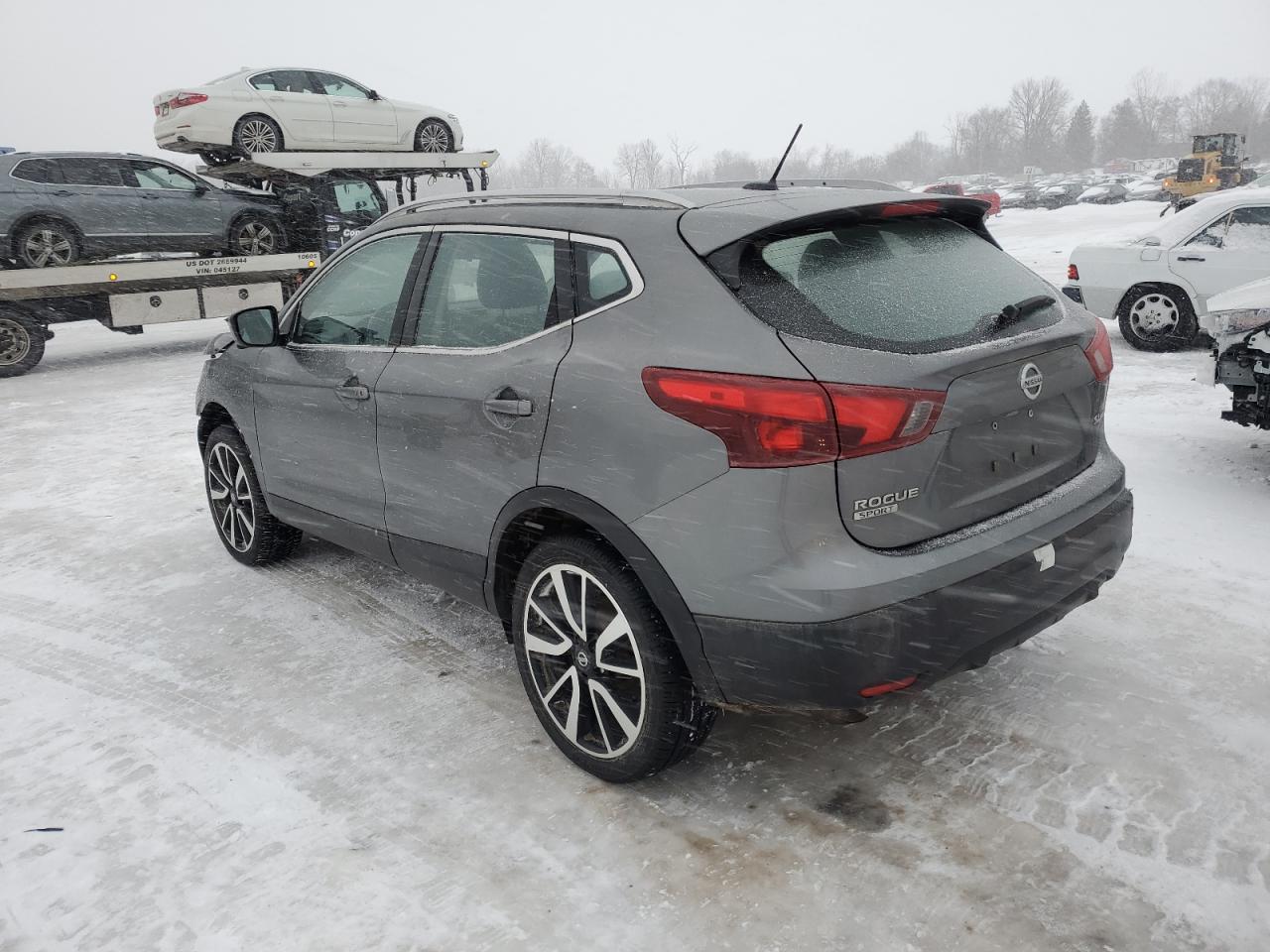2017 Nissan Rogue - Image 2