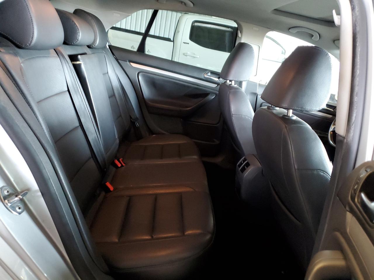 2009 Volkswagen Jetta - Image 10