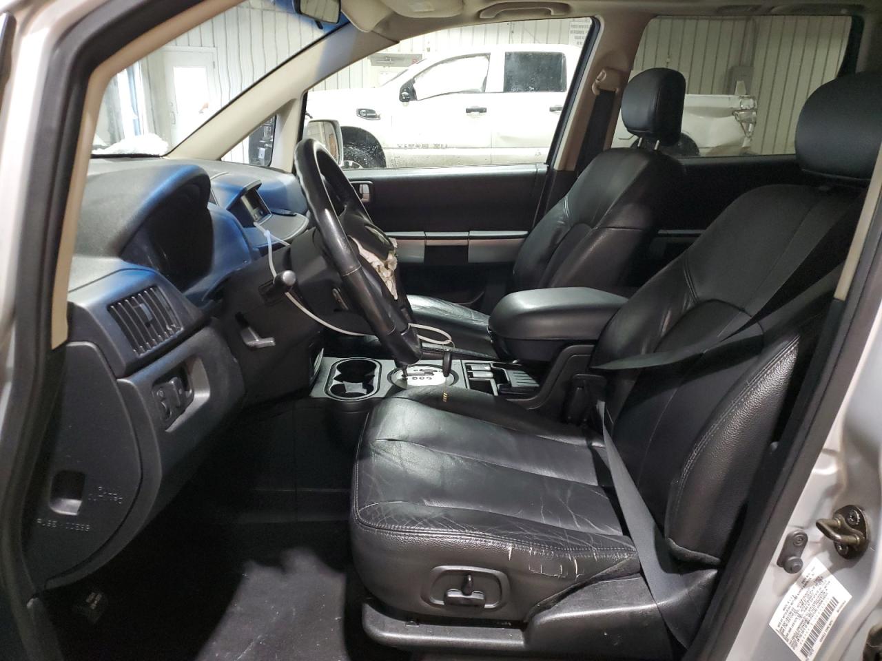 2006 Mitsubishi Endeavor - Image 7