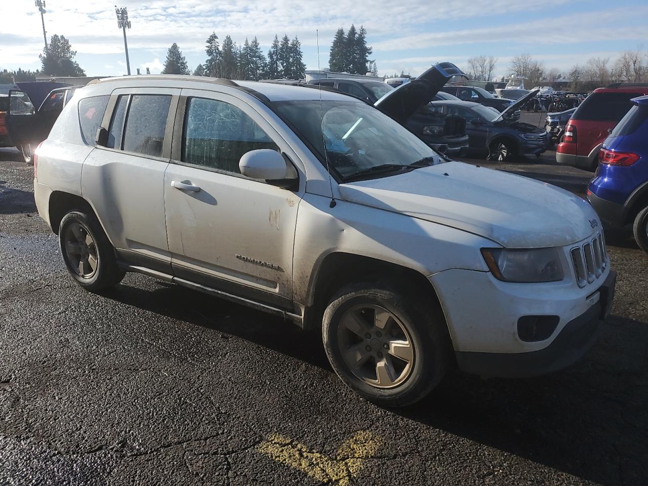 VIN 1C4NJCEA6GD666708 2016 JEEP COMPASS no.4