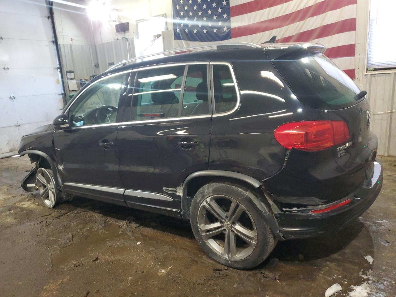 2017 Volkswagen Tiguan - Image 2