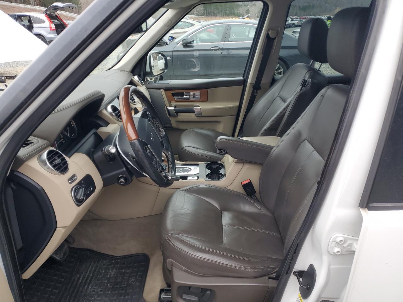 2016 Land Rover LR4 - Image 7