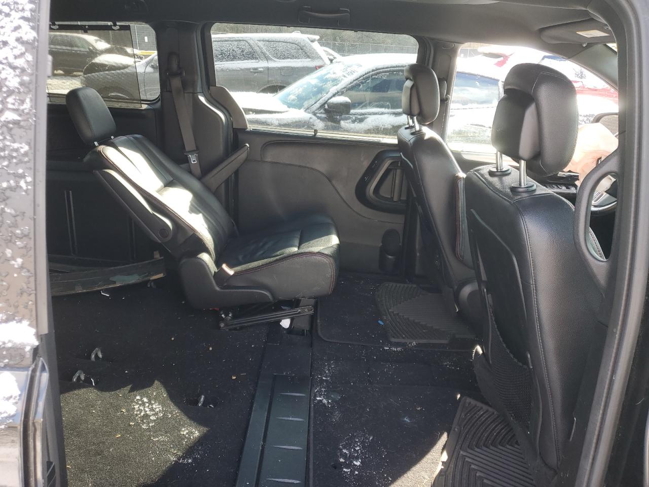 2017 Dodge Caravan - Image 11