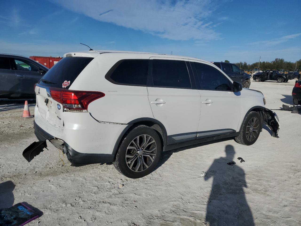 2016 Mitsubishi Outlander - Image 3