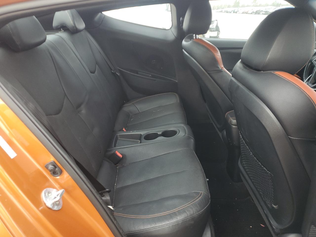 2016 Hyundai Veloster - Image 10