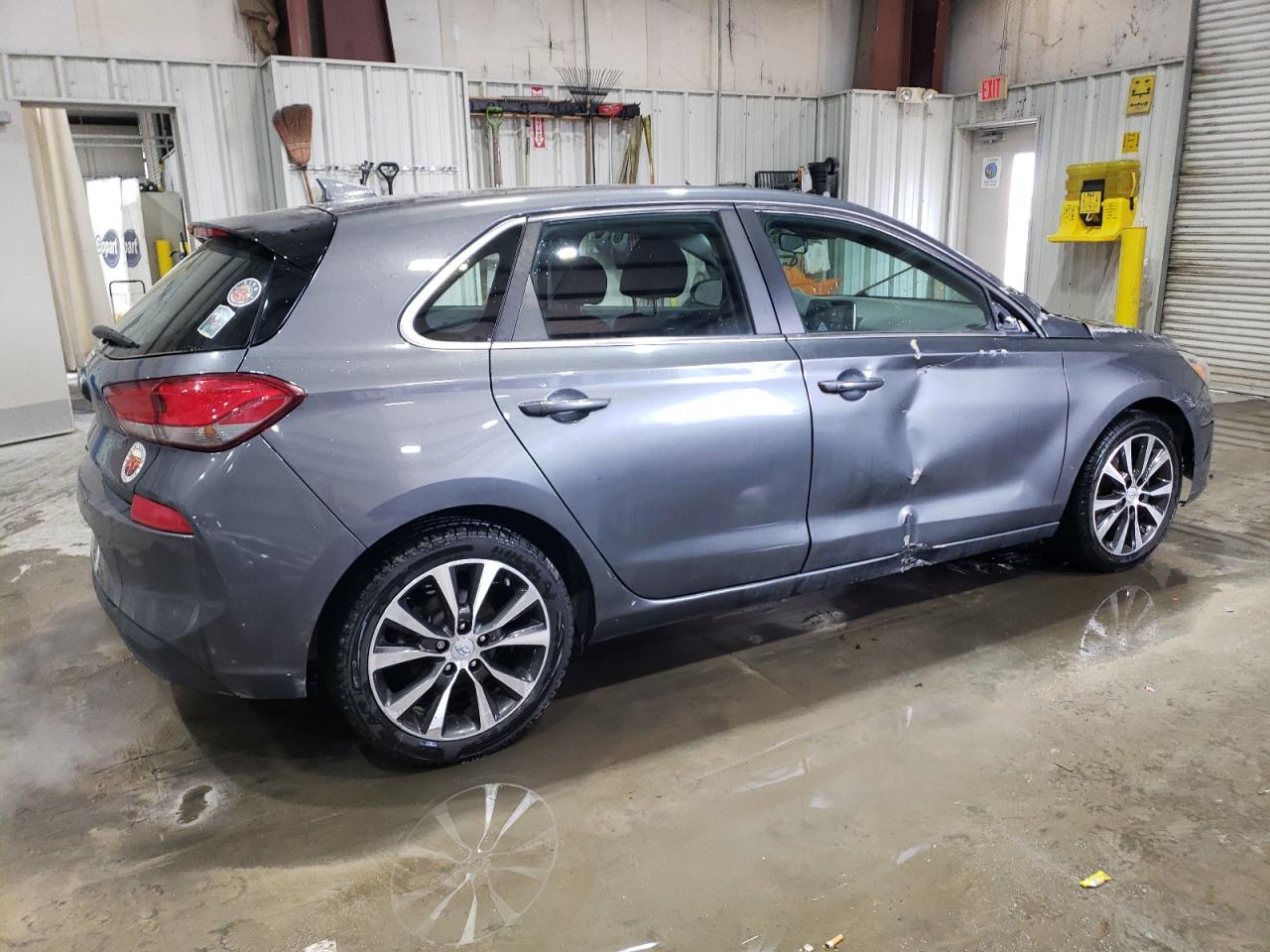 2018 Hyundai Elantra - Image 3