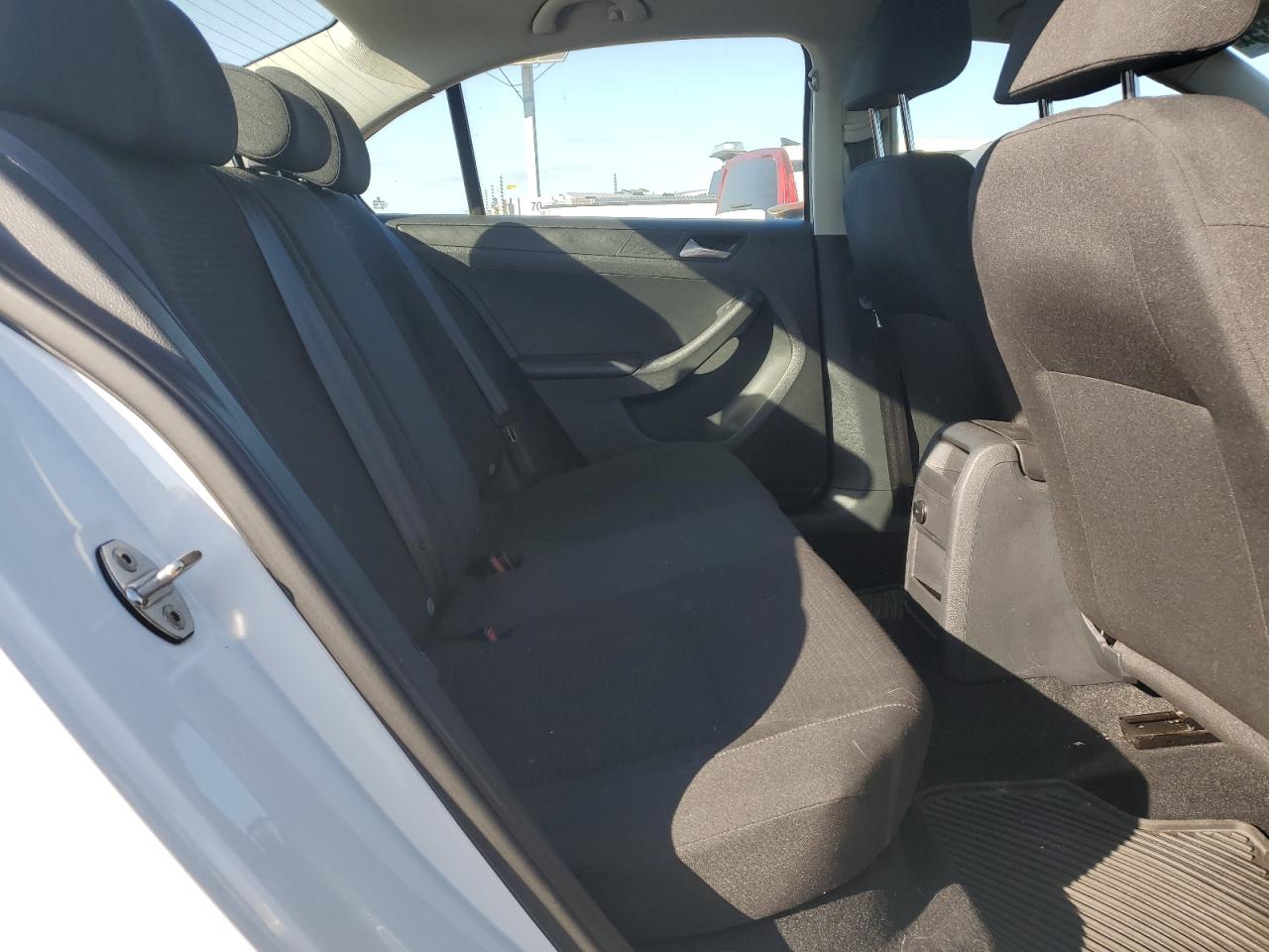 2015 Volkswagen Jetta - Image 10
