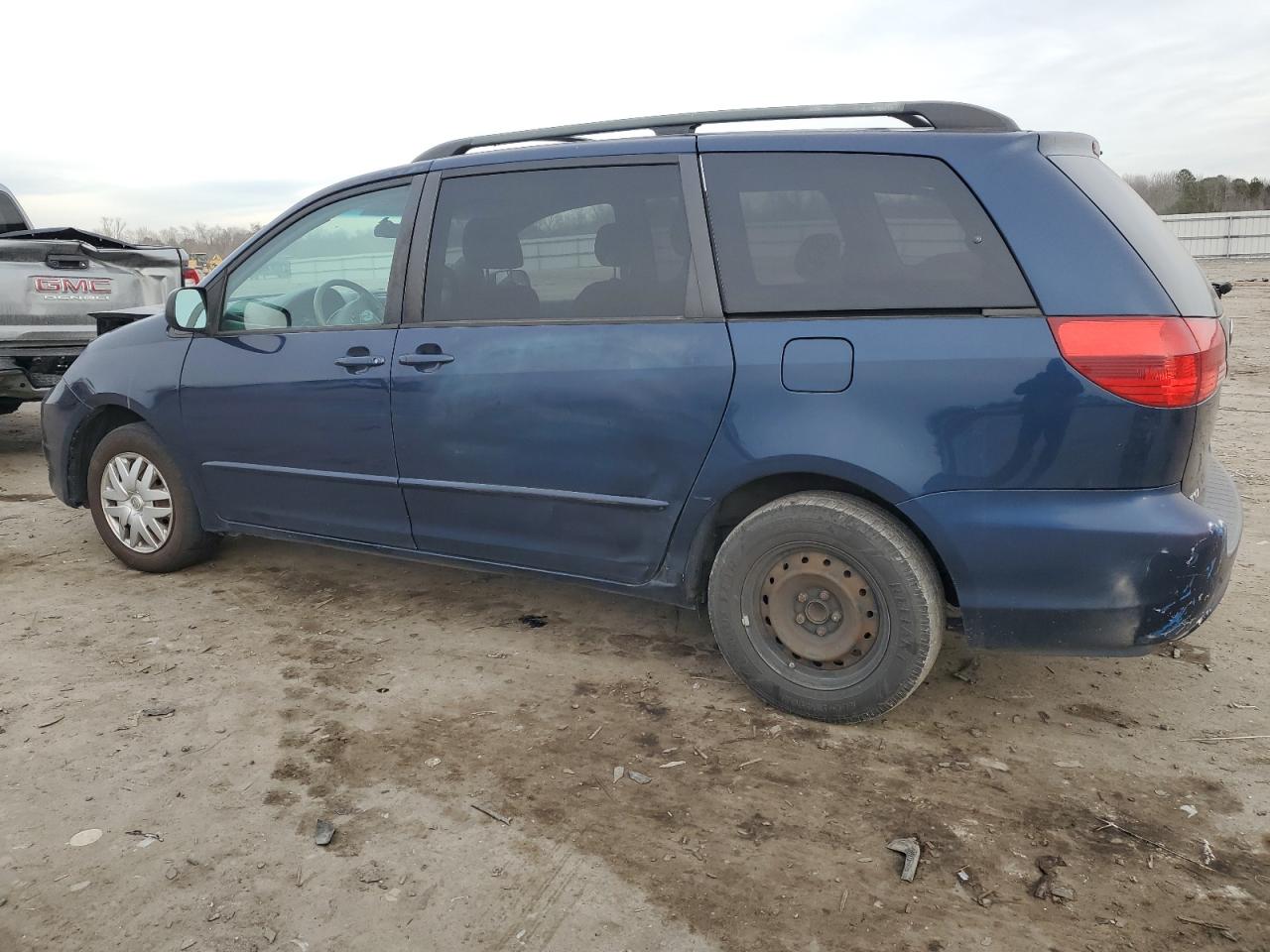 2004 Toyota Sienna - Image 2