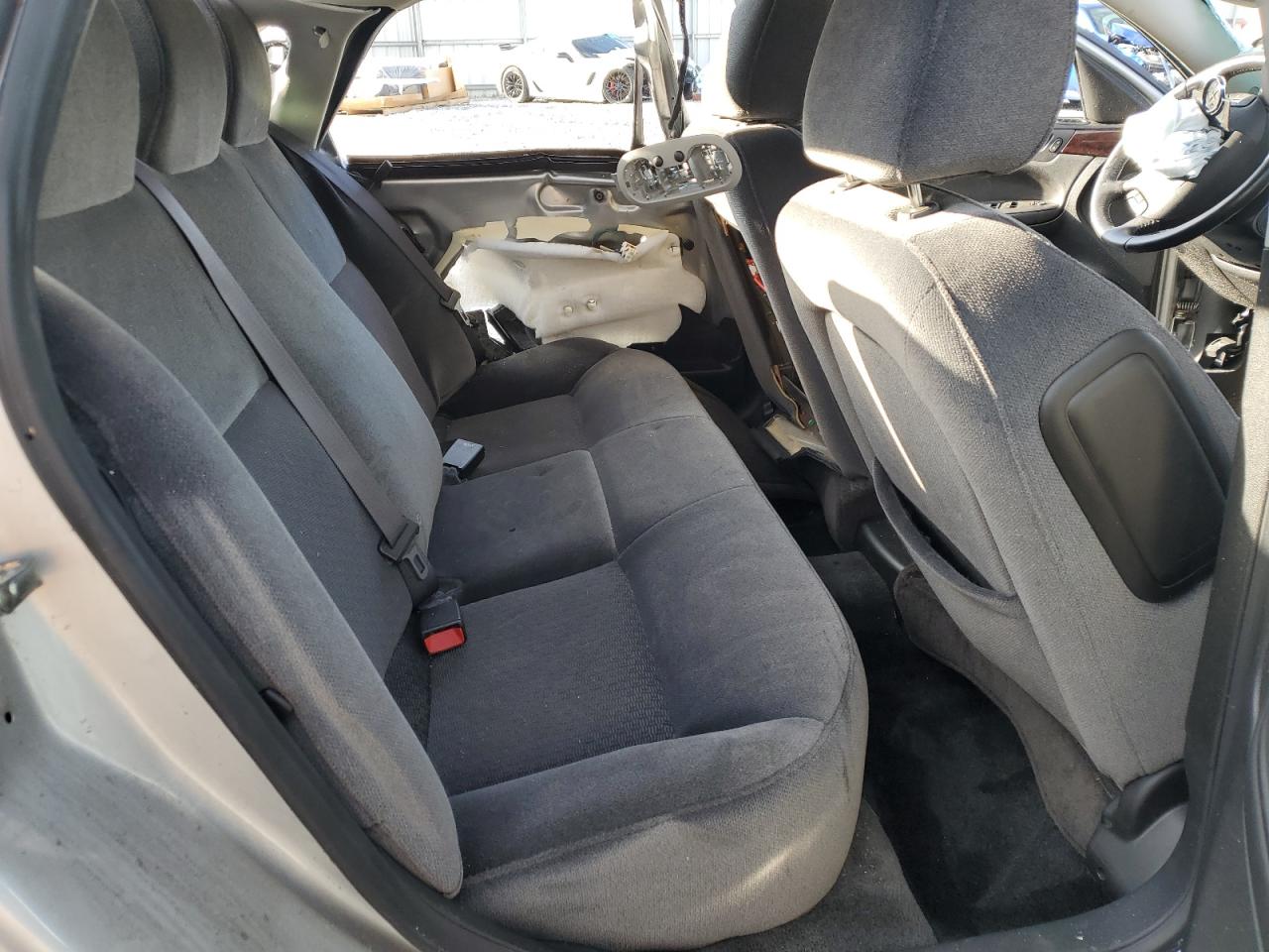 2011 Chevrolet Impala - Image 10