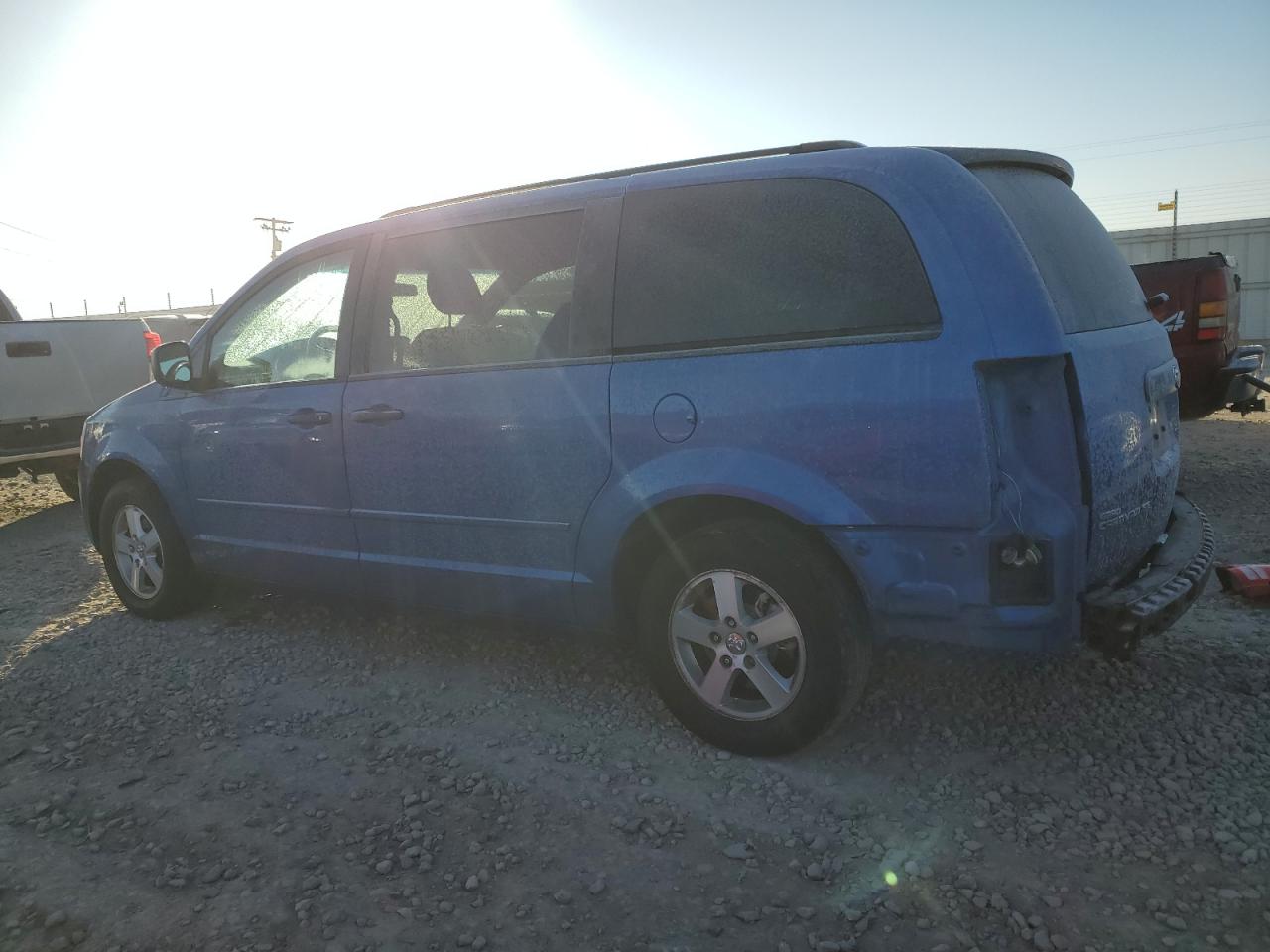 2008 Dodge Caravan - Image 2
