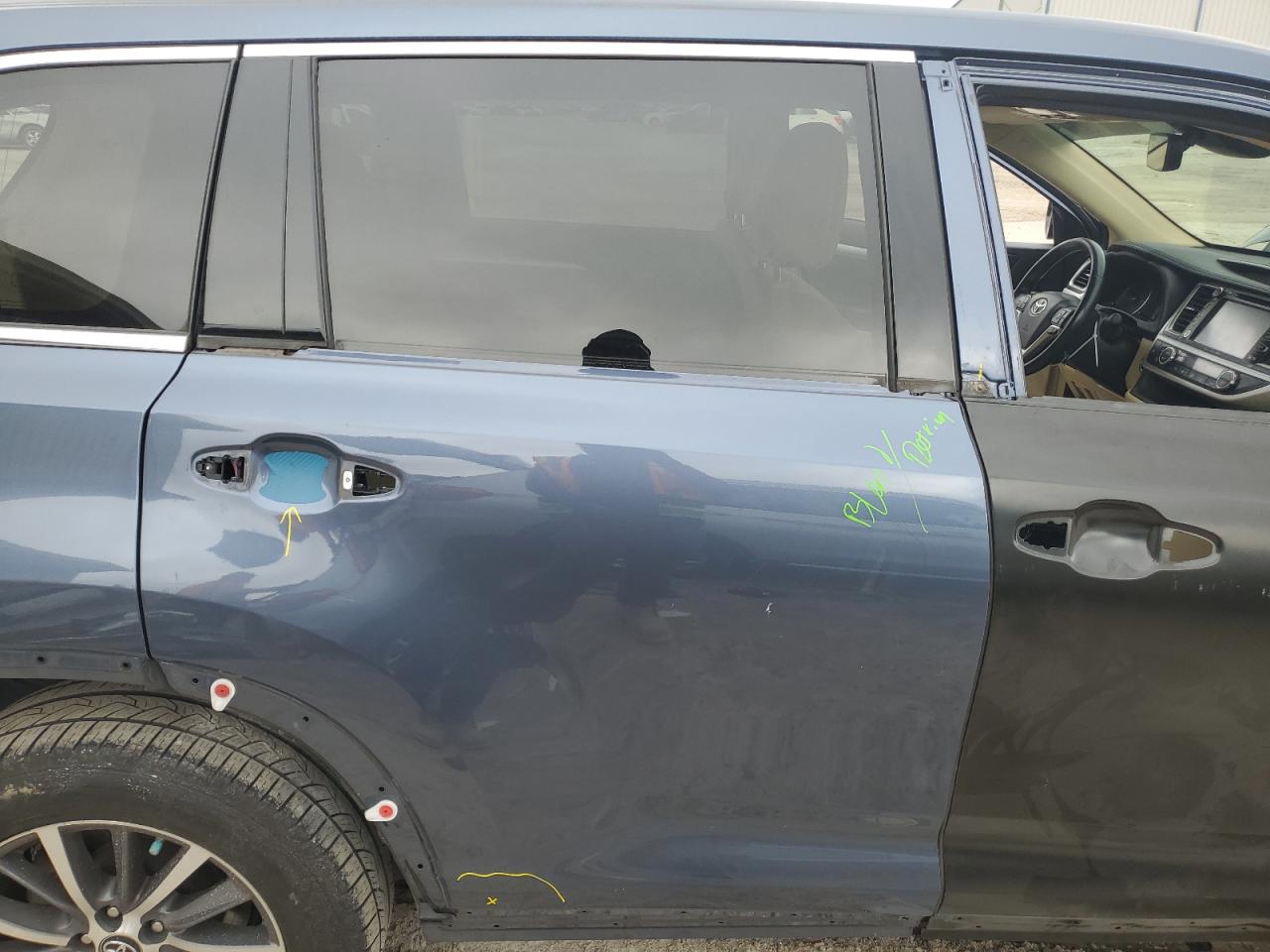 2017 Toyota Highlander - Image 11