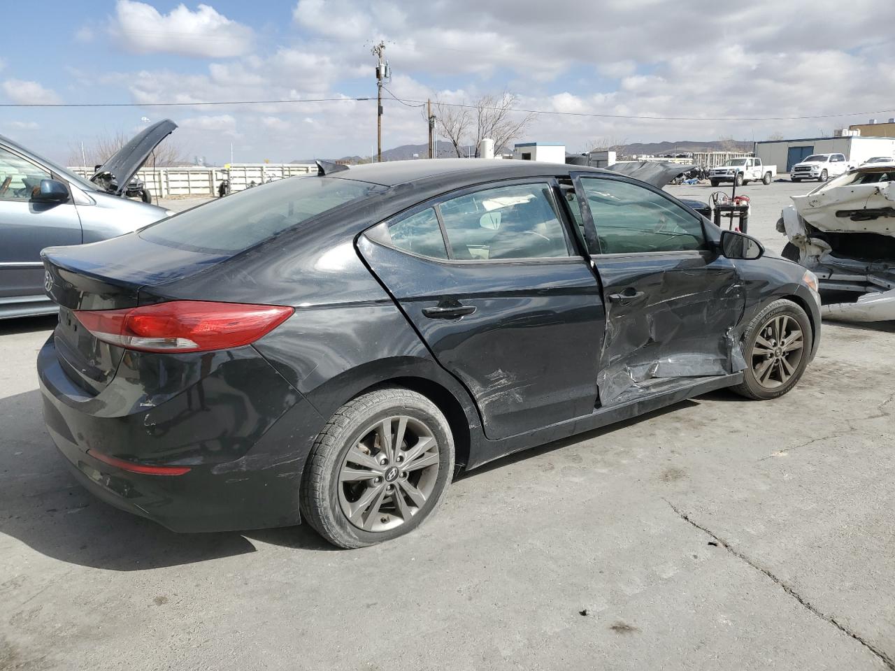 2018 Hyundai Elantra - Image 3