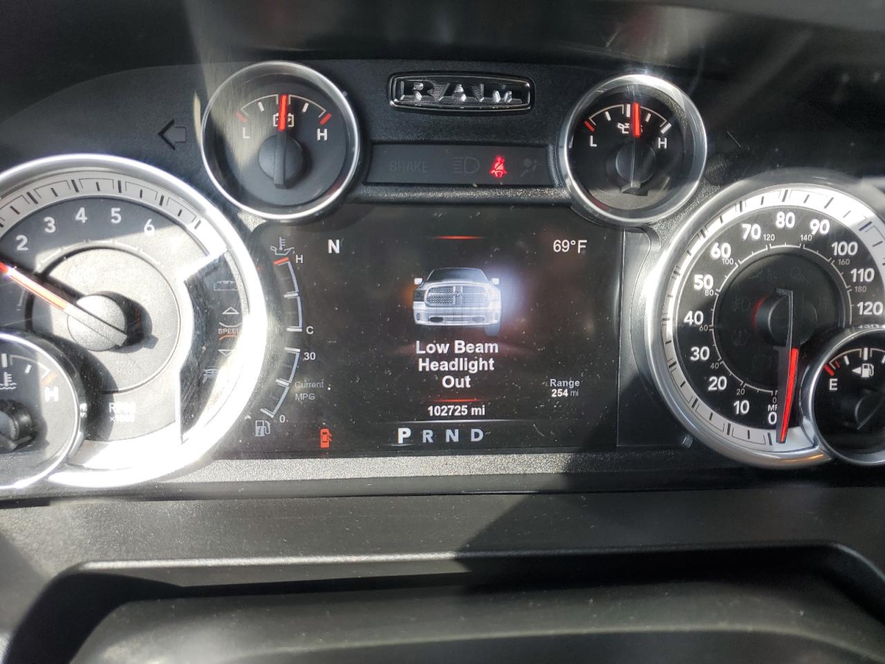 2015 RAM 1500 - Image 9