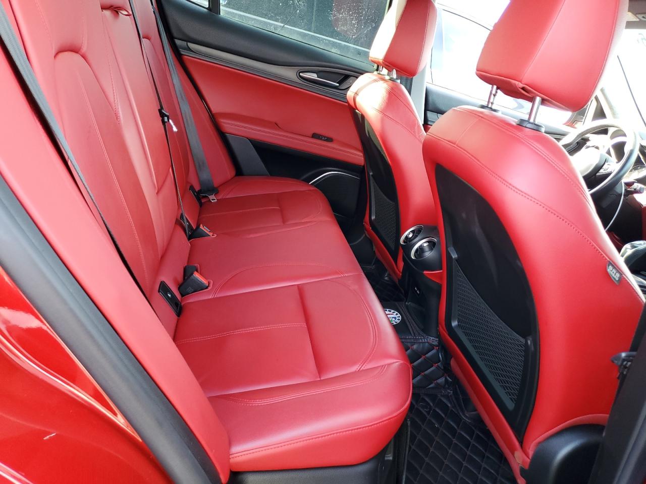 2020 Alfa Romeo Stelvio - Image 11